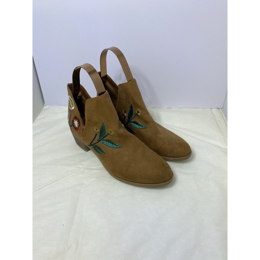 INDIGO Rd. Womens size 7.5 Tan Embroidered Flowers Slip-On Ankle Boots